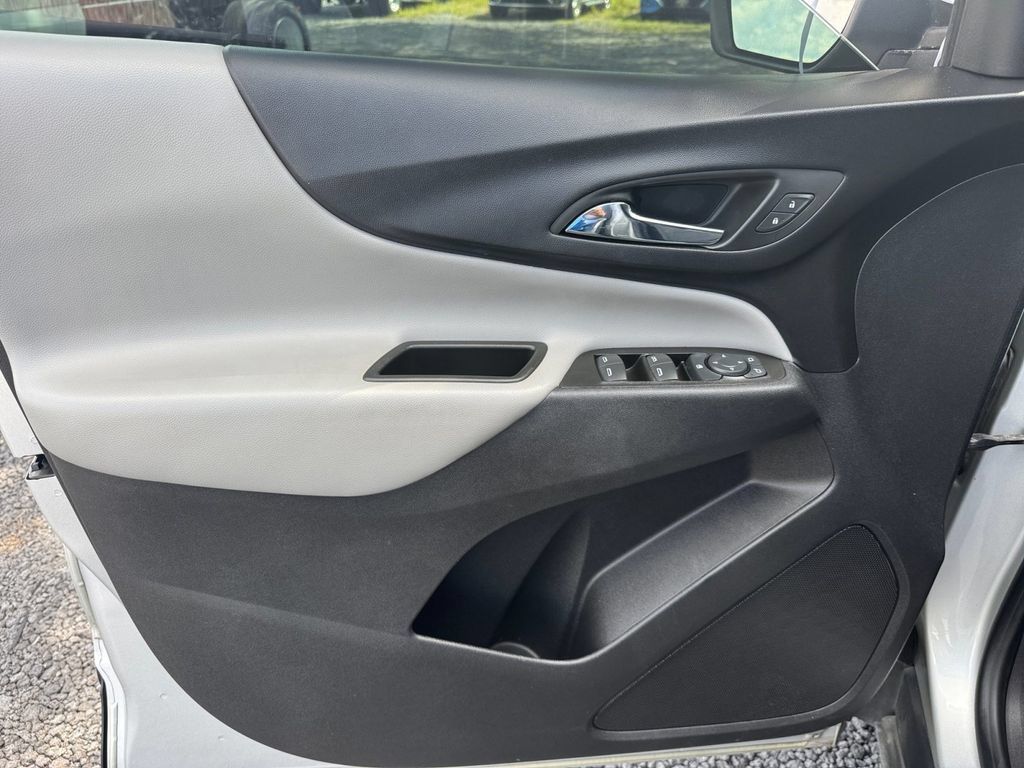 Used 2022 Chevrolet Equinox LS FWD image 33