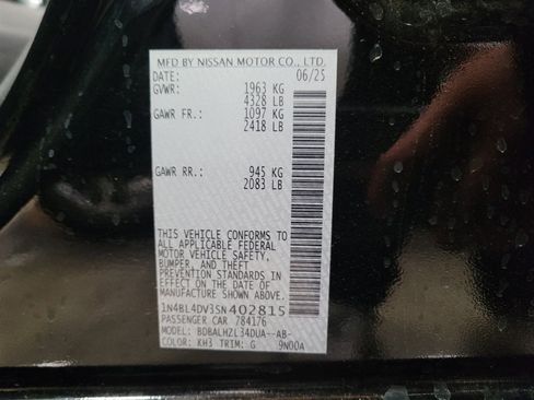 Used 2025 Nissan Altima 2.5 SV FWD image 33