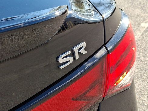 Used 2022 Nissan Sentra SR w/ SR Premium Package image 32