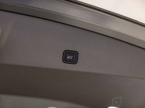 Used 2022 Cadillac XT6 Premium Luxury image 17