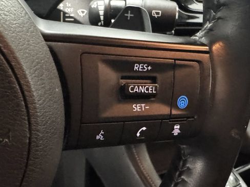 Used 2025 Nissan Pathfinder SV AWD/4WD image 6