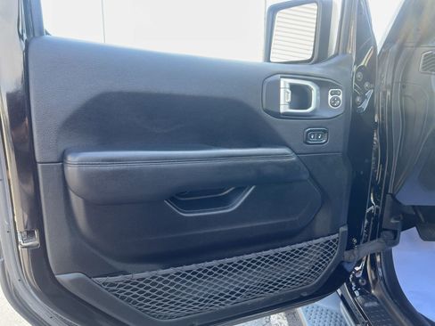Used 2020 Jeep Wrangler Unlimited Sahara image 24