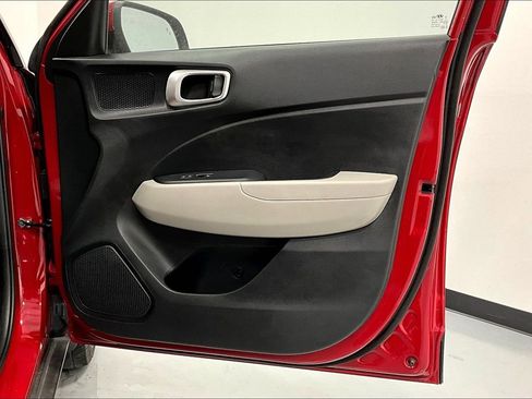 Used 2022 Hyundai Venue SEL w/ Cargo Package image 22