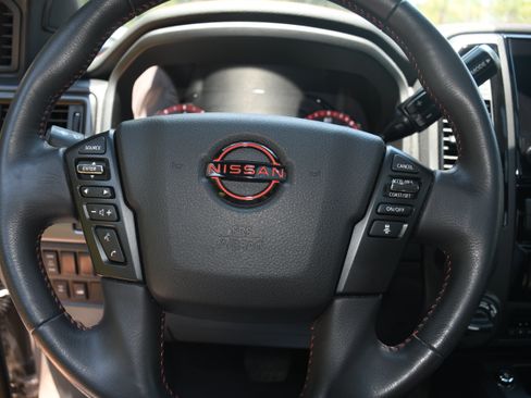 Used 2023 Nissan Titan PRO-4X w/ Pro-4x Convenience Package AWD/4WD image 14