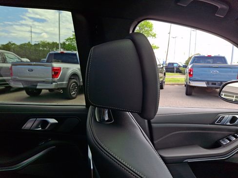 Used 2025 BMW X7 xDrive40i w/ M Sport Package AWD/4WD image 12