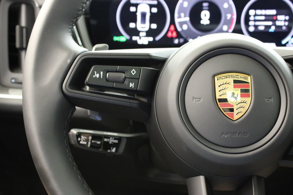 Used 2025 Porsche Cayenne S AWD/4WD image 34