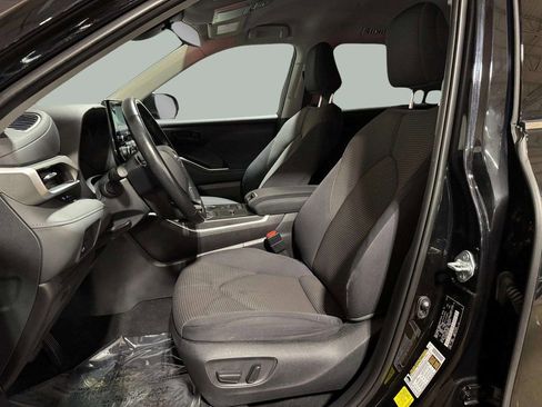 Used 2021 Toyota Highlander LE image 22