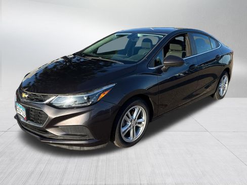 Used 2017 Chevrolet Cruze LT w/ Convenience Package image 3