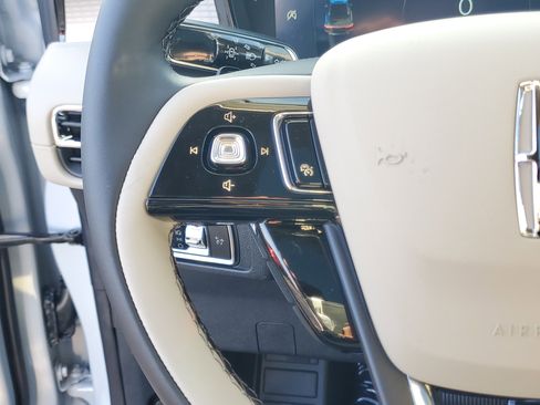 New 2026 Lincoln Corsair Premiere image 17