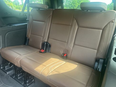 Used 2023 Chevrolet Suburban High Country AWD/4WD image 21