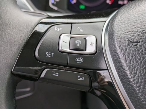 Used 2020 Volkswagen Tiguan SEL image 24