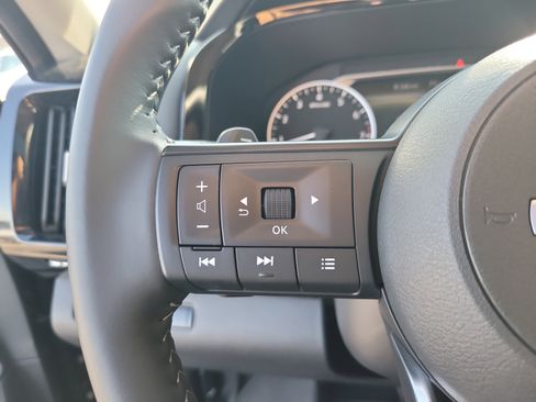 Used 2025 Nissan Pathfinder SV w/ SV Premium Package image 28