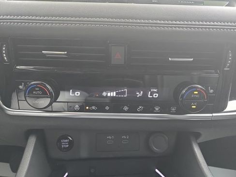 Used 2025 Nissan Rogue SL FWD image 29