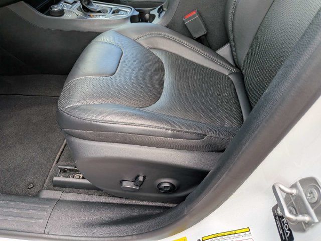 Used 2021 Jeep Cherokee Latitude Lux w/ Comfort/Convenience Group AWD/4WD image 23