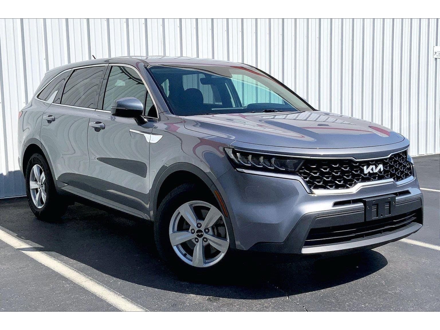 Used 2023 Kia Sorento LX FWD image 2