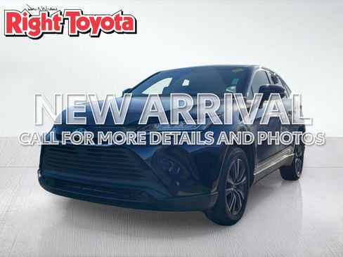 Used 2021 Toyota Venza LE image 1