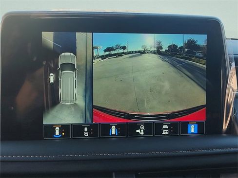 Used 2024 GMC Yukon XL AT4 w/ Technology Package image 18