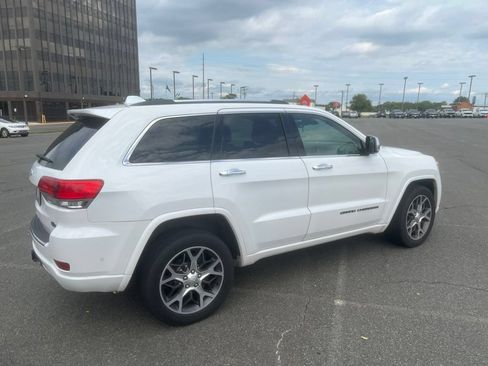 Used 2019 Jeep Grand Cherokee Overland AWD/4WD image 3