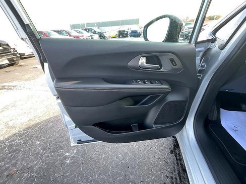 New 2026 Chrysler Pacifica Select FWD image 13