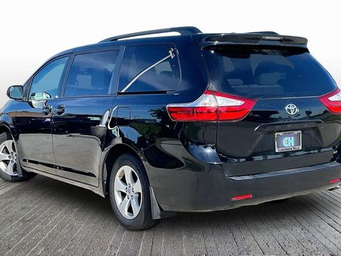 Used 2017 Toyota Sienna LE FWD image 6