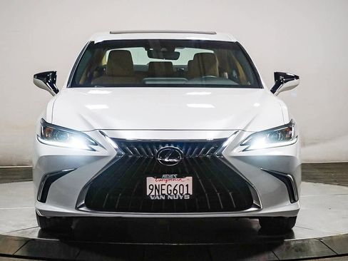 Used 2024 Lexus ES 300h w/ Premium Package image 2