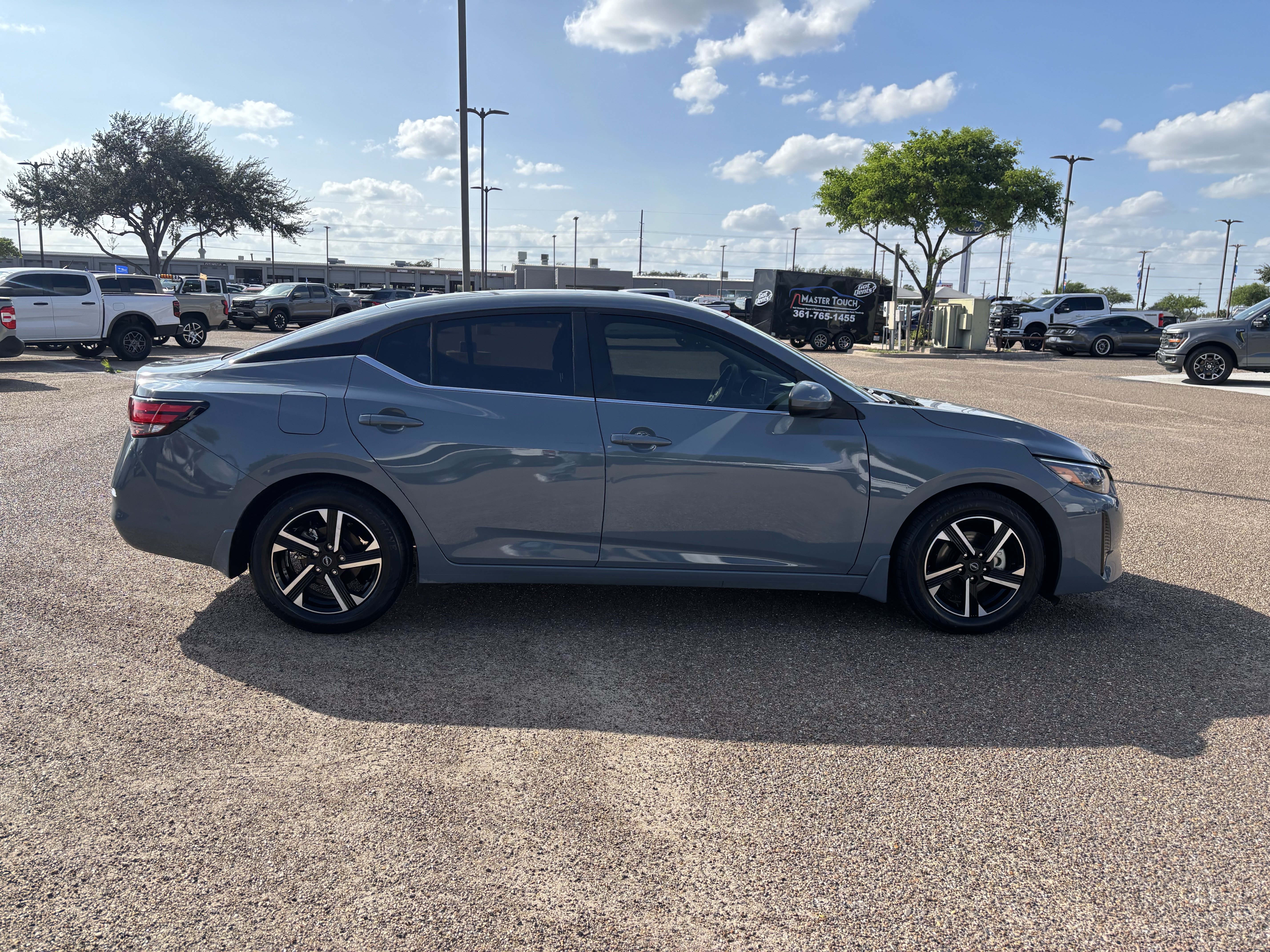 Used 2025 Nissan Sentra SV FWD image 4