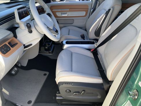 New 2025 Volkswagen ID. Buzz 1st Edition image 17