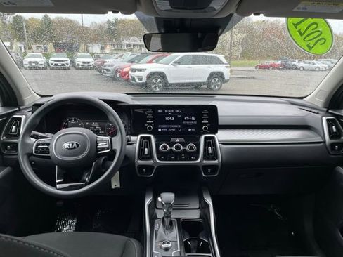 Used 2021 Kia Sorento LX AWD/4WD image 13
