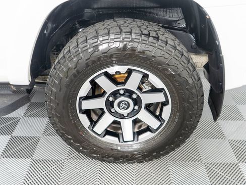 Used 2018 Toyota 4Runner TRD Off-Road Premium AWD/4WD image 27