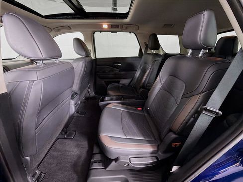 Used 2025 Nissan Pathfinder Platinum AWD/4WD image 22