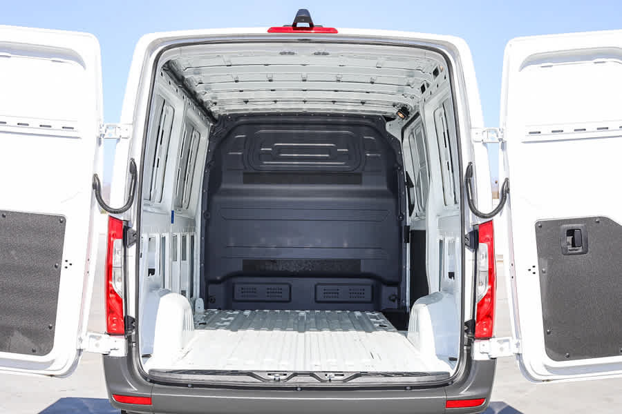 Used 2024 Mercedes-Benz Sprinter 2500 image 22