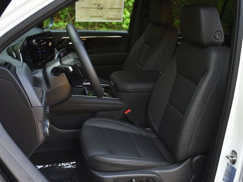 New 2026 Chevrolet Suburban Z71 w/ Comfort Package AWD/4WD image 9