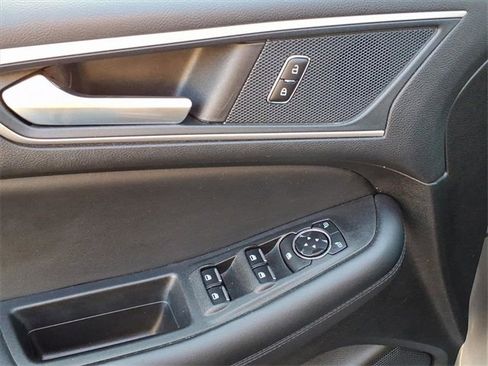 Used 2024 Ford Edge SEL image 8