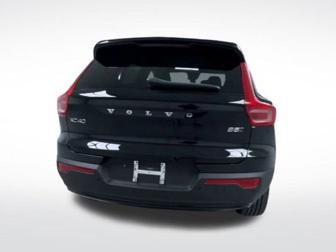 New 2026 Volvo XC40 B5 Core w/ Protection Package Premier image 22