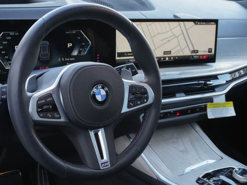 Certified 2025 BMW X7 M60i image 10