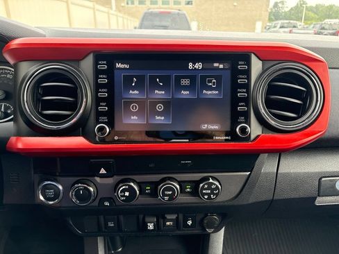 Used 2020 Toyota Tacoma TRD Off-Road AWD/4WD image 11