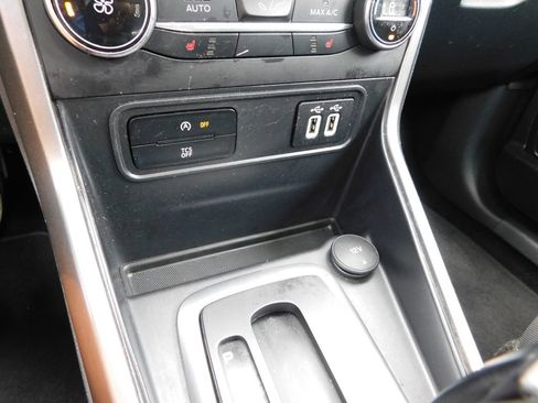 Used 2020 Ford EcoSport SE FWD image 32