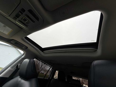 Used 2023 Toyota Highlander XLE image 16