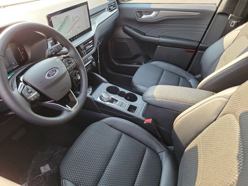 New 2024 Ford Escape SE image 3