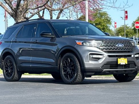 Certified 2023 Ford Explorer XLT w/ Equipment Group 202A image 9