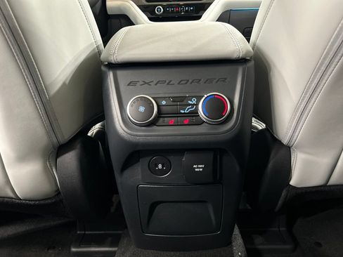 New 2026 Ford Explorer Platinum w/ LUX Leather Package AWD/4WD image 31