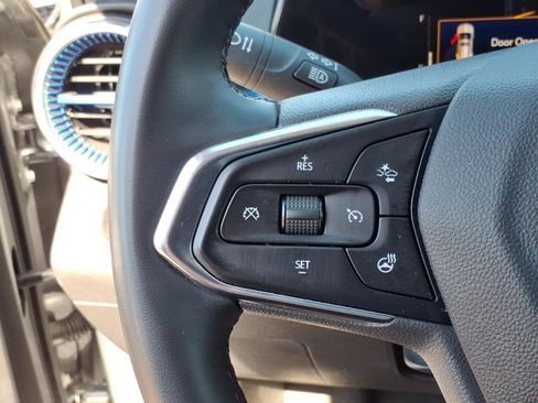 Used 2025 Chevrolet Trax LT w/ LT Convenience Package FWD image 25