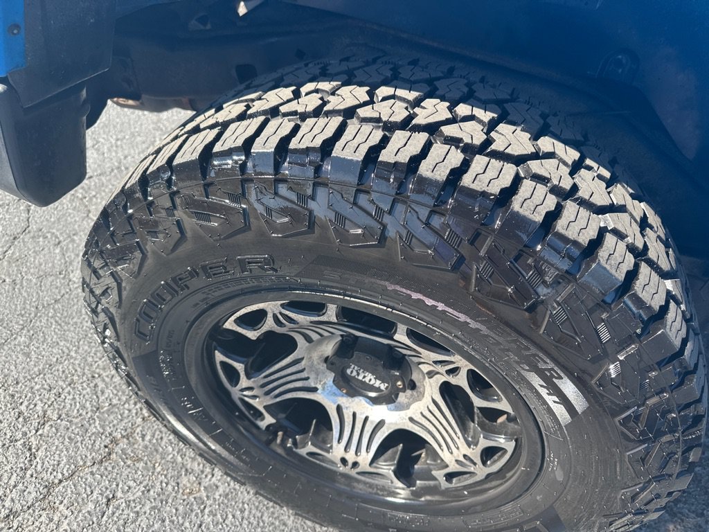 Used 2011 Jeep Wrangler Unlimited Sahara w/ Dual Top Group AWD/4WD image 6