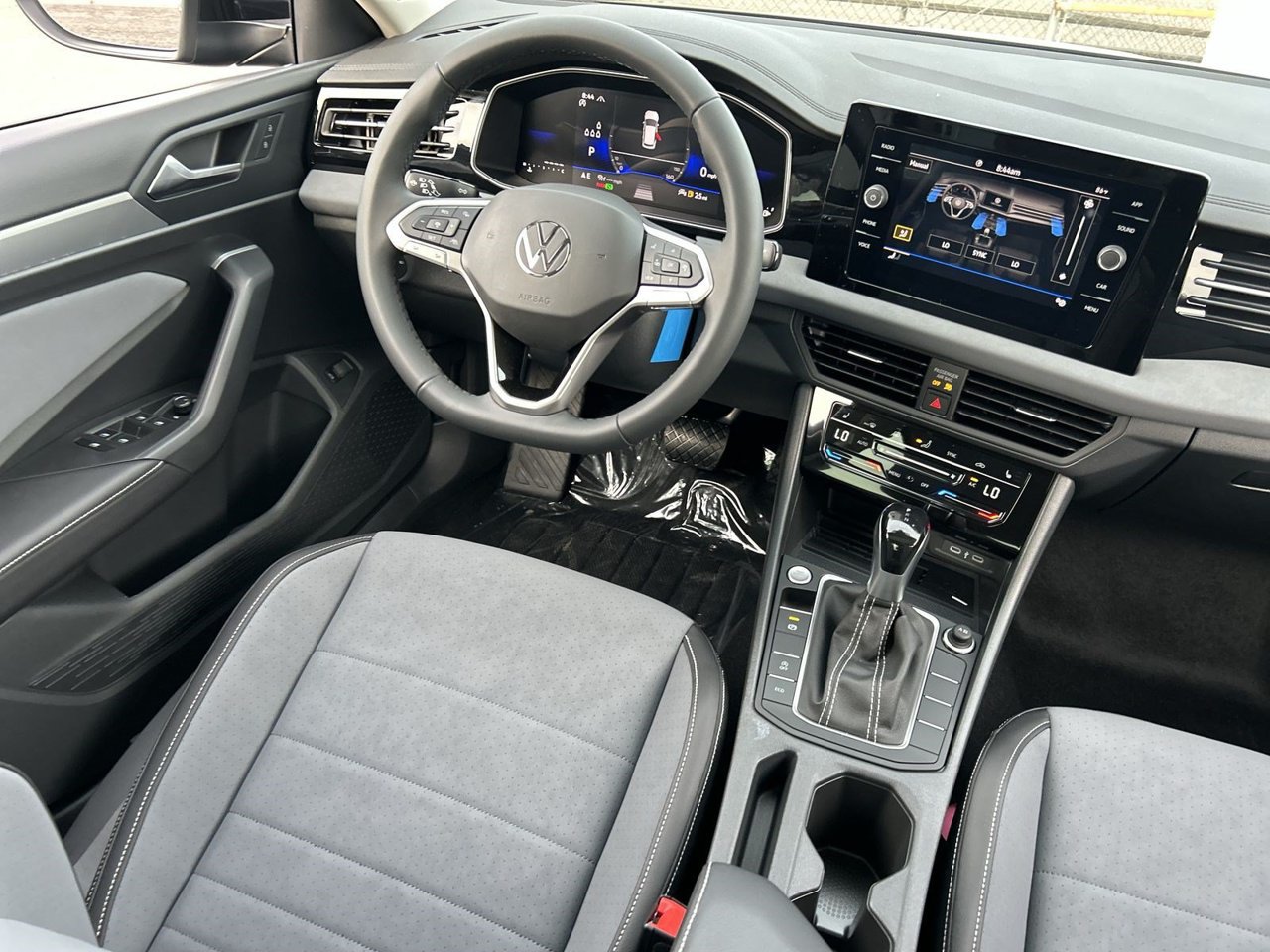 New 2027 Volkswagen Jetta SE FWD image 10