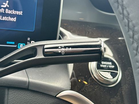 Used 2025 Mercedes-Benz GLC 300 4MATIC image 17