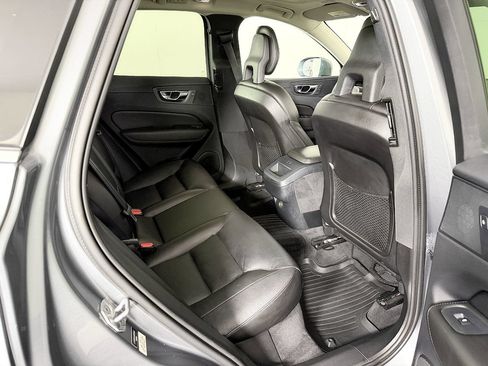 Used 2019 Volvo XC60 T5 Momentum w/ Premium Package AWD/4WD image 44