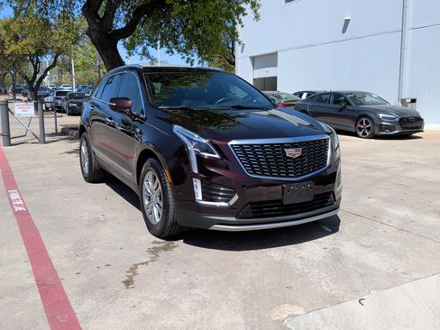Used 2021 Cadillac XT5 Premium Luxury image 2