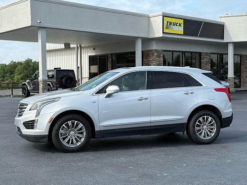 Used 2017 Cadillac XT5 Luxury FWD image 1