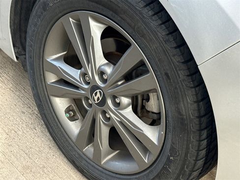 Used 2018 Hyundai Elantra SEL image 10