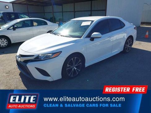 Used 2019 Toyota Camry SE image 3